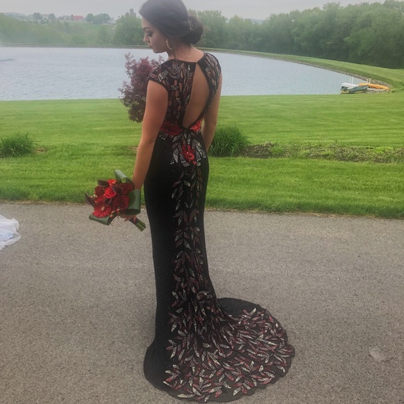 Meet your Posher, Natalie - Picture 2 of 3